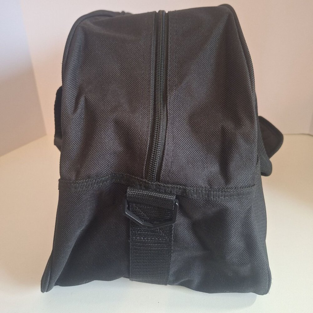 Ariat Black Polyester Duffle Bag With Zippered Pocket & Double Handles  16x10x6" - Picture 7 of 12